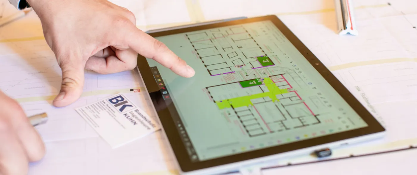 Brandschutzkonzept am Tablet: Flucht- und Rettungswegplanung auf Basis eines Bauplans