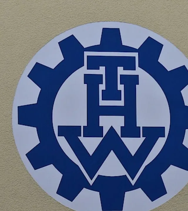 Logo des THW Ortsverband Halberstadt an der Gebäudewand